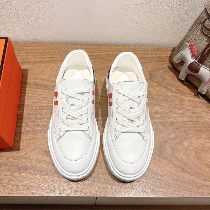 H**me5 sneaker